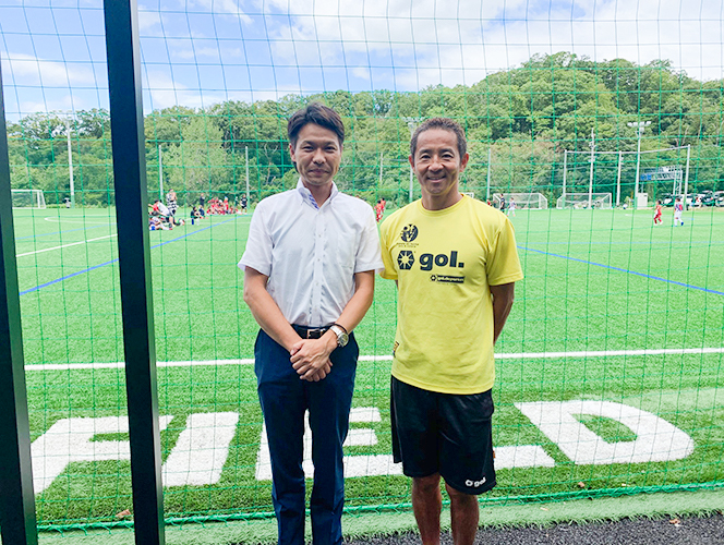 奈良市との土地賃貸借契約により、中ノ川グラウンドでサッカースクールを運営されている、サッカー元日本代表「柳本啓成」氏のサッカースクール「YANAGI FIELD」を訪問。