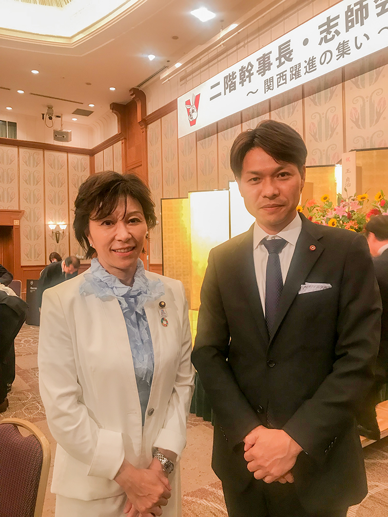 2019年6月「二階幹事長・志帥会~関西躍進の集い~」が開催。環境副大臣 佐藤ゆかり 衆議院議員にご挨拶の機会をいただきました。