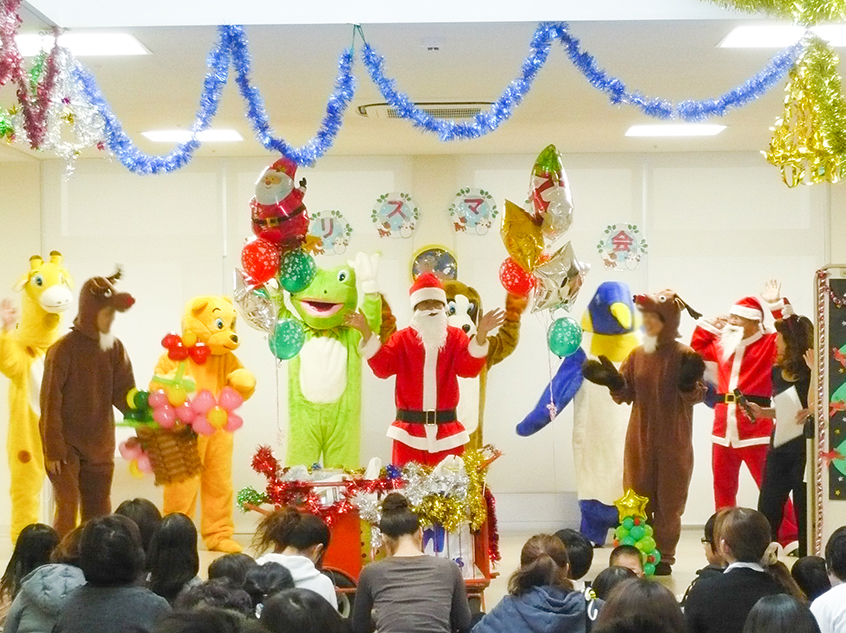 東大寺福祉療育病院のクリスマス会にサンタクロースとして参加しました。